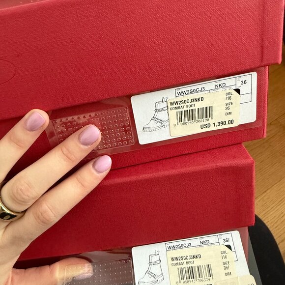 NWT Valentino Garavani Combat Boots Calfskin Leather Gold-tone Studs Sz 36 - Picture 3 of 12